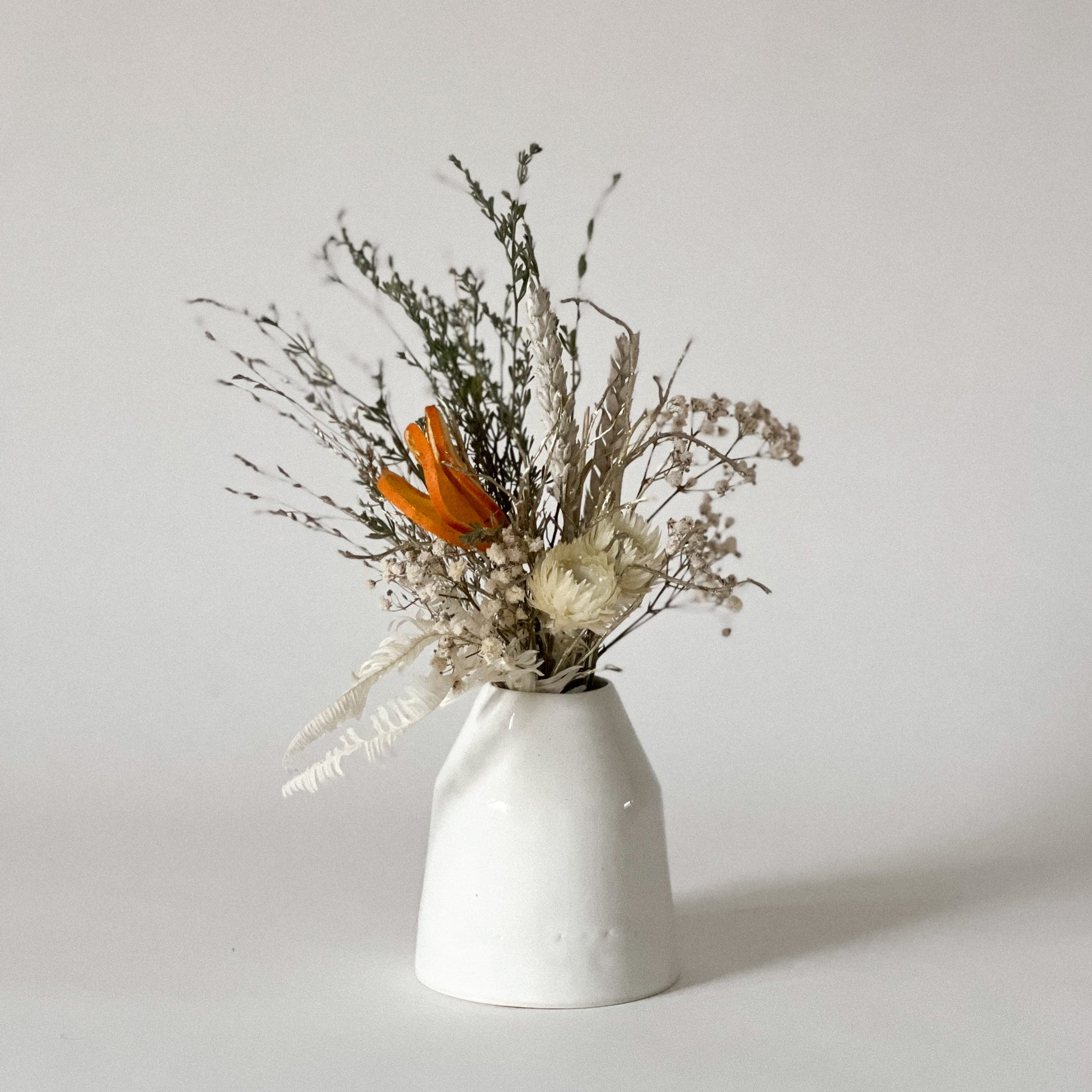 *New* Vase with flowers - Abigail vase with winter flowers